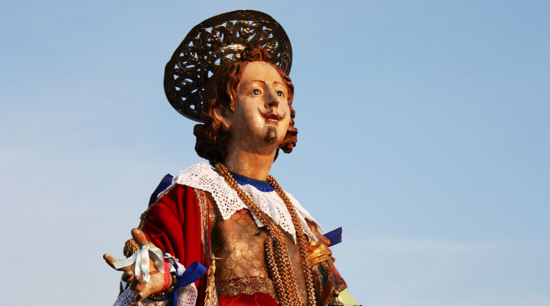 Sulla spiaggia di Nora gli attimi più suggestivi della festa di Sant’Efisio