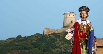 Sulla spiaggia di Nora gli attimi più suggestivi della festa di Sant’Efisio